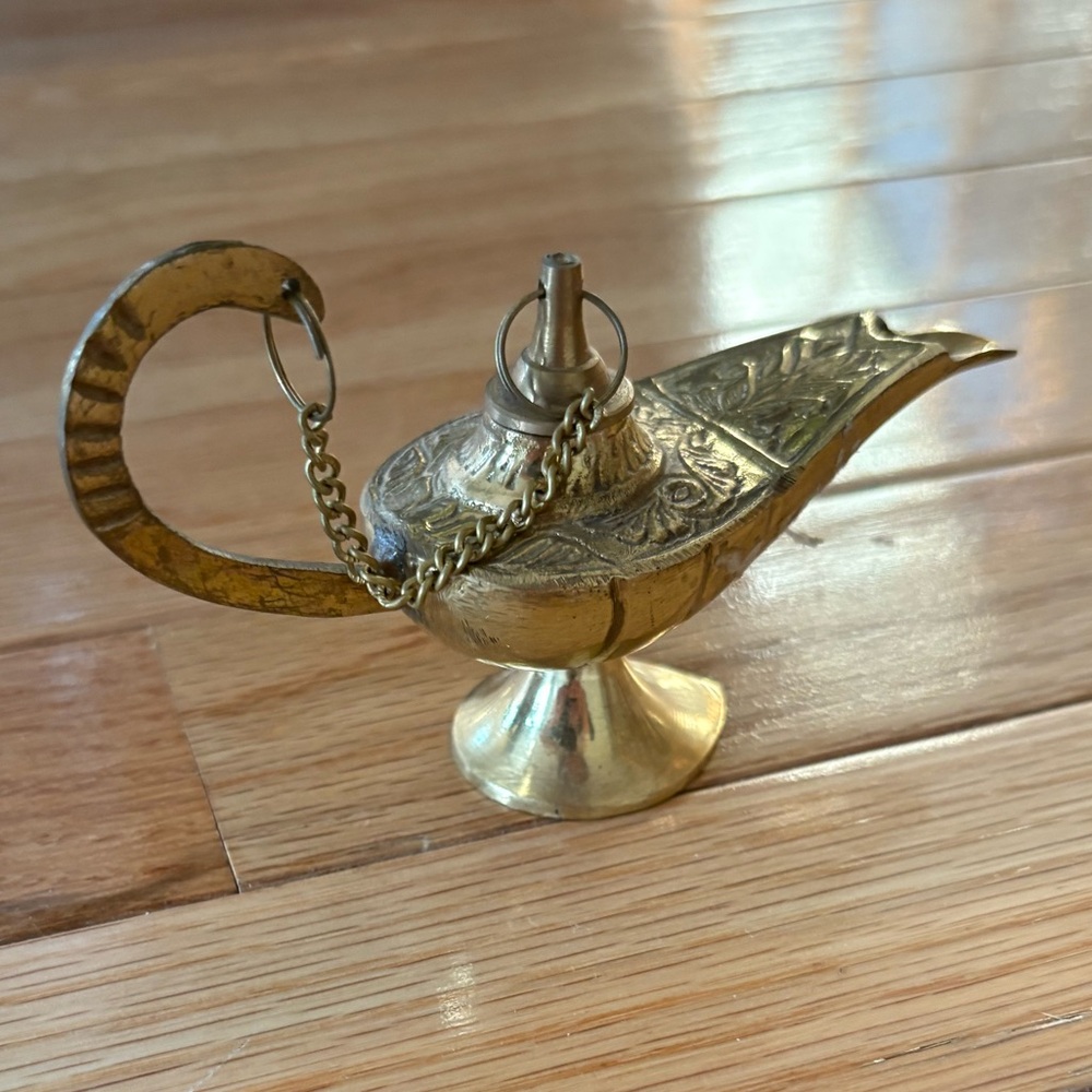 Hand size Brass Genie Lamp - Picture 3 of 5